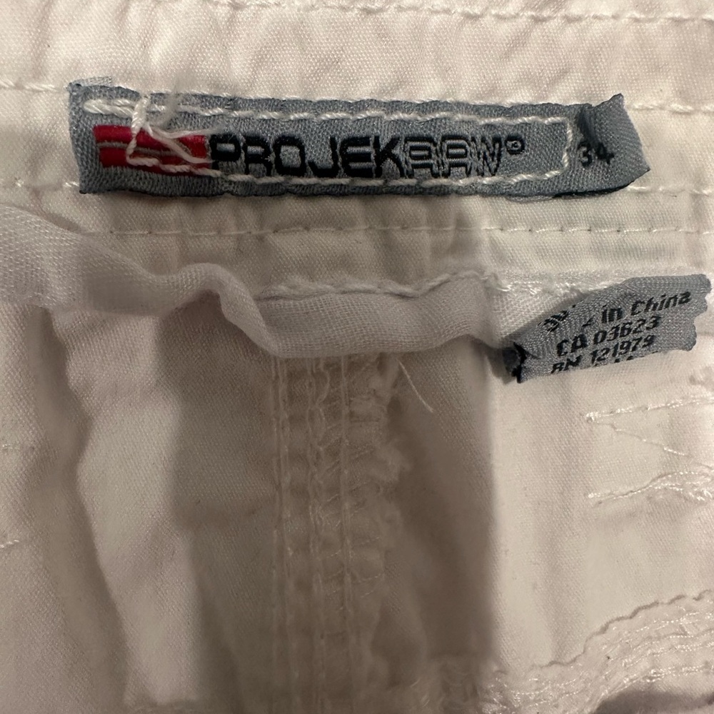 Projek Raw New White Knee-Length Cargo Shorts with Flat Waistband - Picture 5 of 5